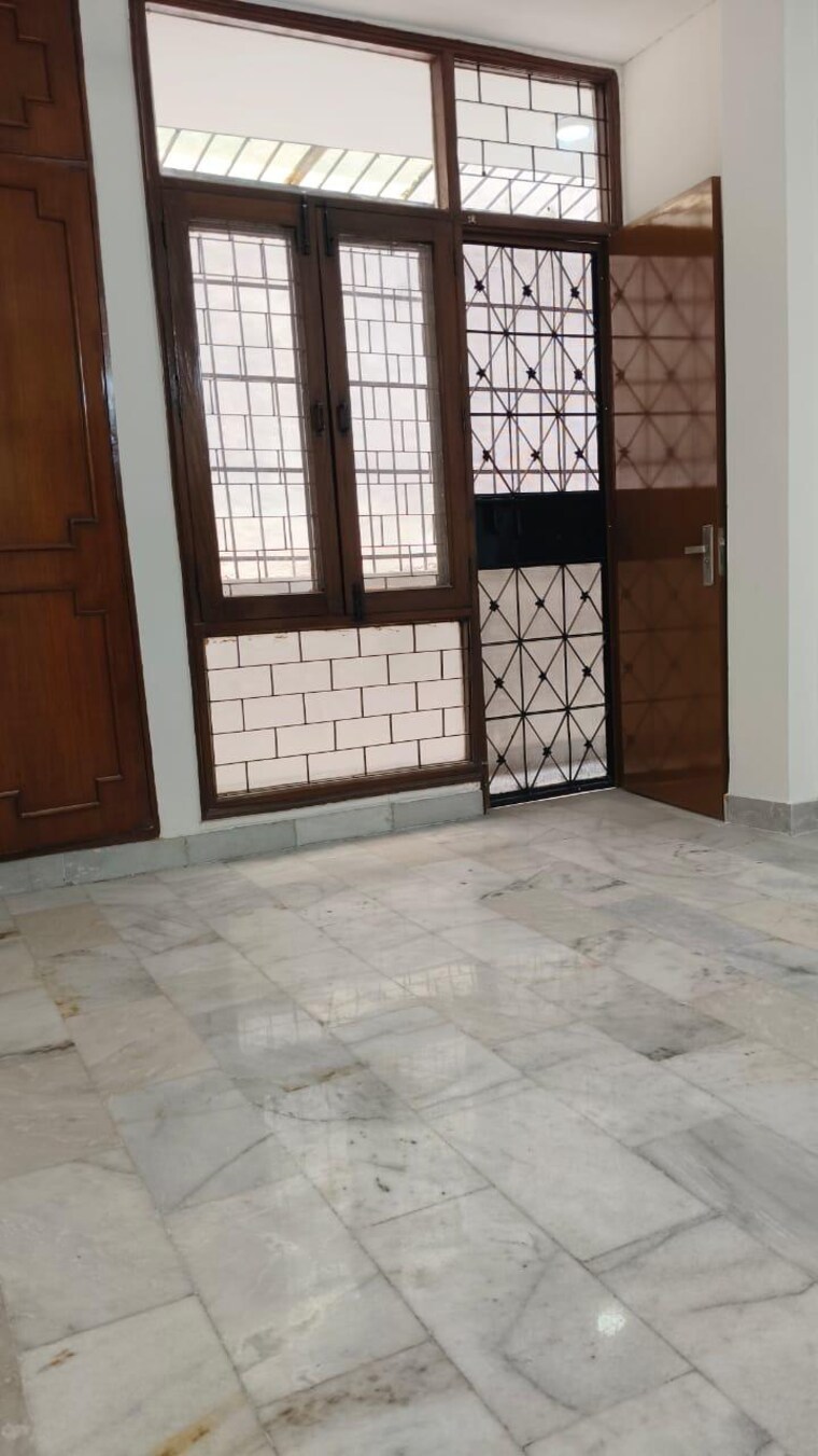 Room, chittaranjan park 2 Bedroom 1300 Sq.Ft. Builder Floor In Chittaranjan Park Delhi 8860211