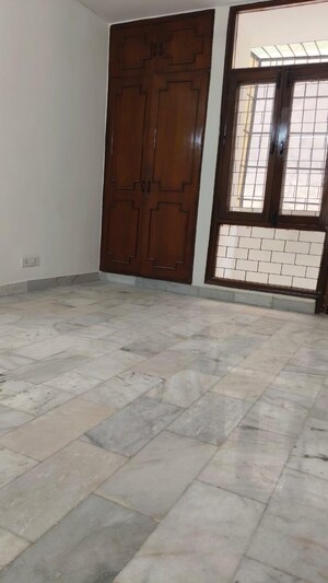 Room in 2 BHK Builder Floor at Chittaranjan Park – for Sale