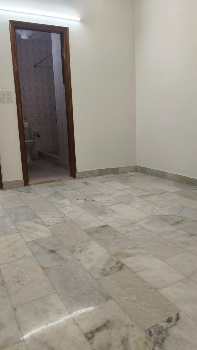 Room, chittaranjan park 2 Bedroom 1300 Sq.Ft. Builder Floor In Chittaranjan Park Delhi 8860211