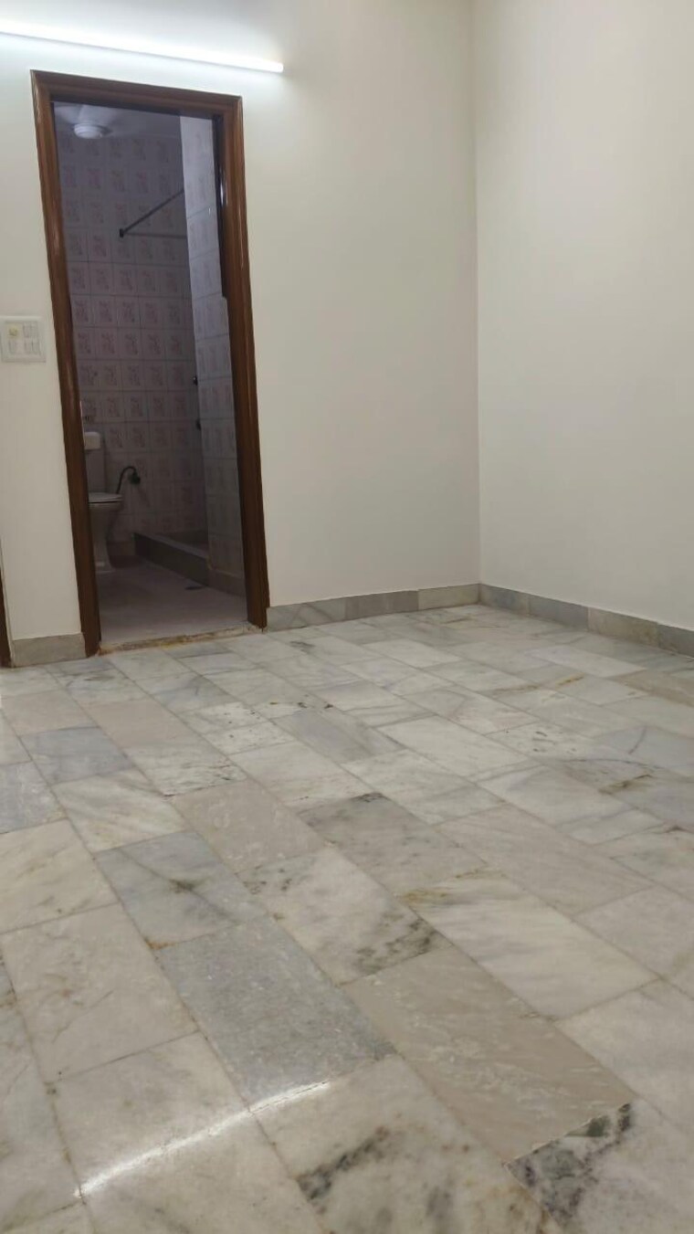 Room, chittaranjan park 2 Bedroom 1300 Sq.Ft. Builder Floor In Chittaranjan Park Delhi 8860211