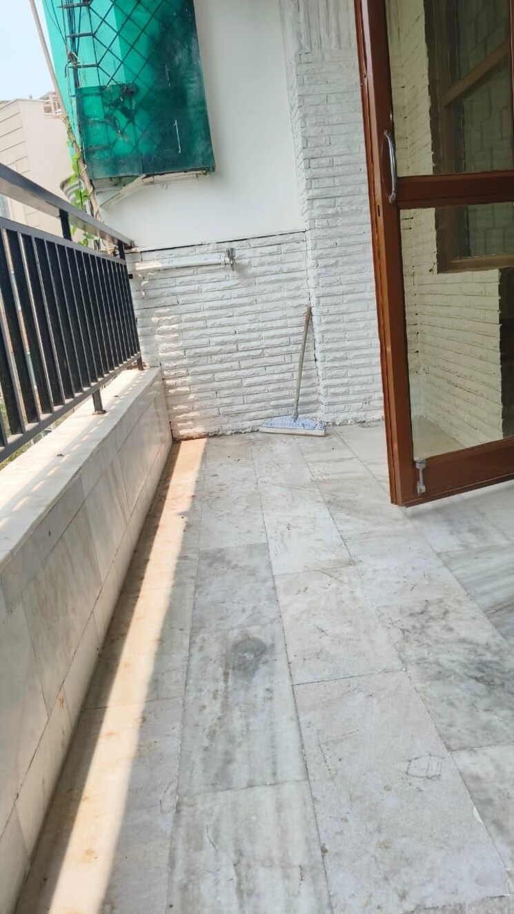 Balcony, chittaranjan park 2 Bedroom 1300 Sq.Ft. Builder Floor In Chittaranjan Park Delhi 8860211