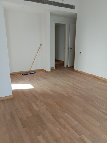 Room in 3.5 BHK Apartment at Ireo Skyon, Sector 60 – for Rent