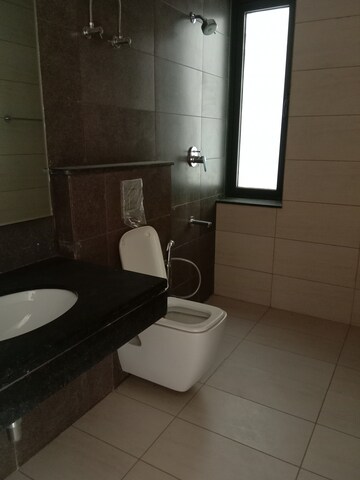 Bathroom in 3.5 BHK Apartment at Ireo Skyon, Sector 60 – for Rent