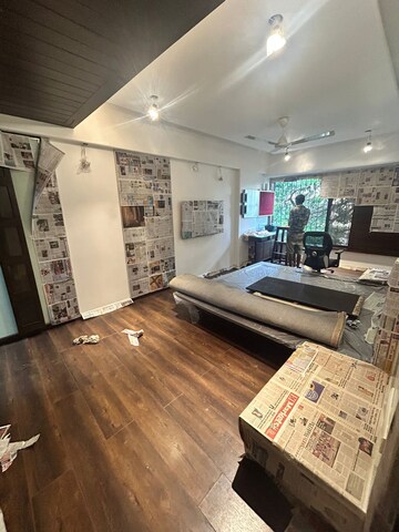 Team Area in 3 BHK Apartment at Khar West – for Rent