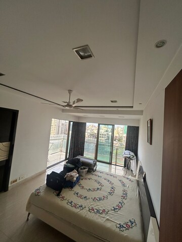 Team Area in 3 BHK Apartment at Khar West – for Rent