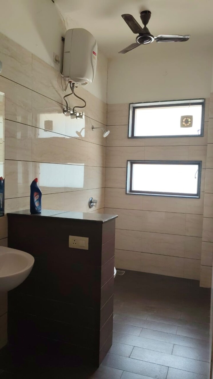 Bathroom, mansa devi 3.5 Bedroom 1700 Sq.Ft. Builder Floor In Mansa Devi Panchkula 8860212