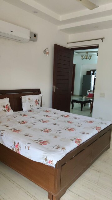 Bedroom in 3.5 BHK Builder Floor at Mansa Devi – for Rent