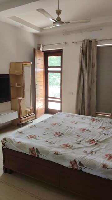 Bedroom in 3.5 BHK Builder Floor at Mansa Devi – for Rent