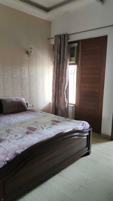 Bedroom in 3.5 BHK Builder Floor at Mansa Devi – for Rent