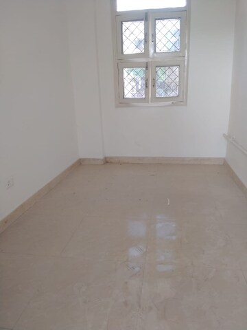 Room in 3 BHK Apartment at Vasant Kunj – for Rent