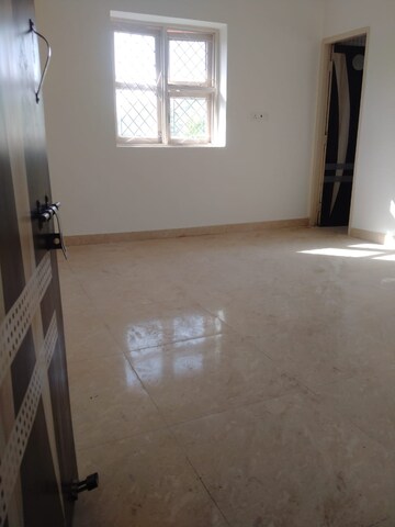 Room in 3 BHK Apartment at Vasant Kunj – for Rent