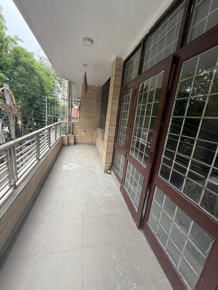 Balcony, chittaranjan park 2 Bedroom 1400 Sq.Ft. Builder Floor In Chittaranjan Park Delhi 8860304