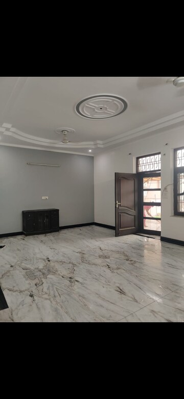 Room in 2.5 BHK Builder Floor at Sector 12 – for Rent