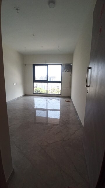 Room in 1 BHK Apartment at Oxford Navrang Crystal, Goregaon West – for Rent