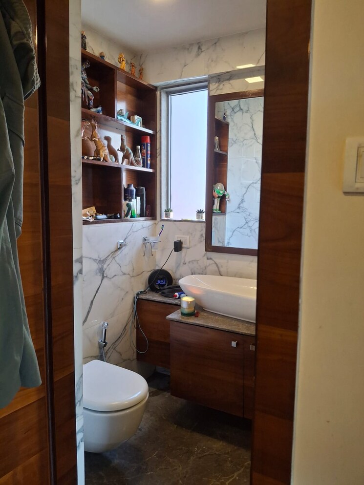 Bathroom, man-shanti-sadan 3 Bedroom 1100 Sq.Ft. Apartment In Bandra West Mumbai 8860320