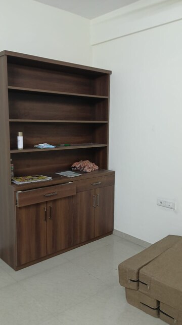 Furnished Amenities in 3 BHK Apartment at Omaxe R2, Gomti Nagar – for Rent