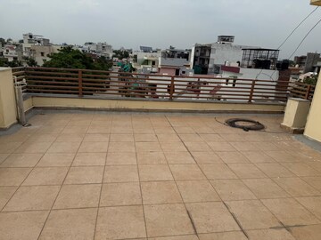Parking in 3 BHK Independent House at Dwarka Complex, Sector 16 – for Rent