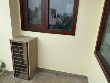 Room in 3 BHK Independent House at Dwarka Complex, Sector 16 – for Rent