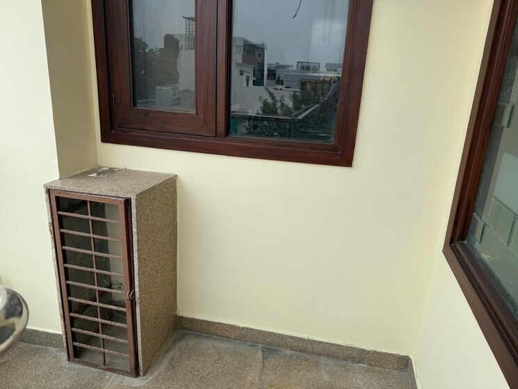 Room, dwarka-complex 3 Bedroom 350 Sq.Ft. Independent House In Sector 16 Faridabad 8860360