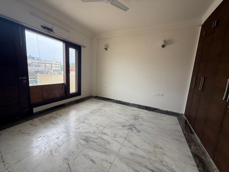 Room, dwarka-complex 3 Bedroom 350 Sq.Ft. Independent House In Sector 16 Faridabad 8860360