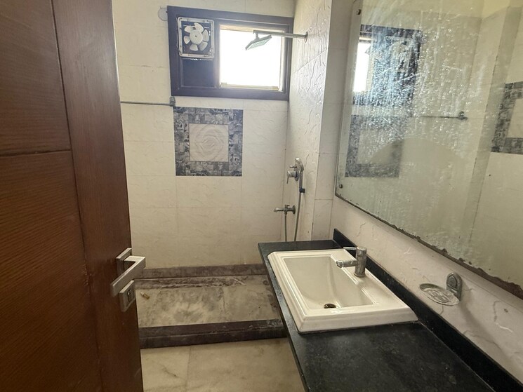 Bathroom, dwarka-complex 3 Bedroom 350 Sq.Ft. Independent House In Sector 16 Faridabad 8860360