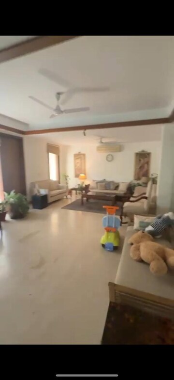 Living Room in 4 BHK Builder Floor at Maharani Bagh – for Rent