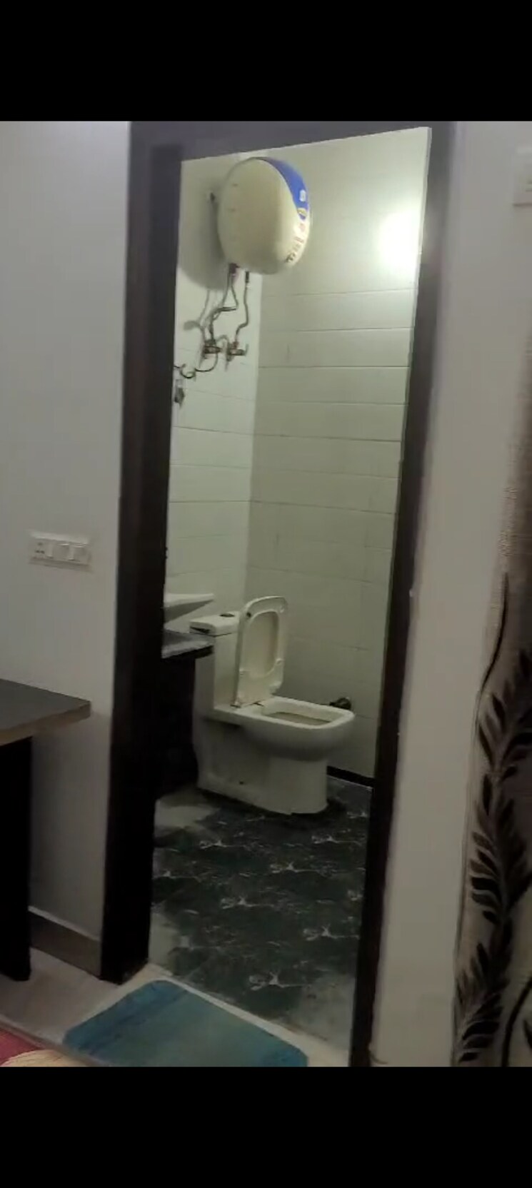 Bathroom, indrapuram 3 Bedroom 112 Sq.Mt. Builder Floor In Indrapuram Ghaziabad 8860393