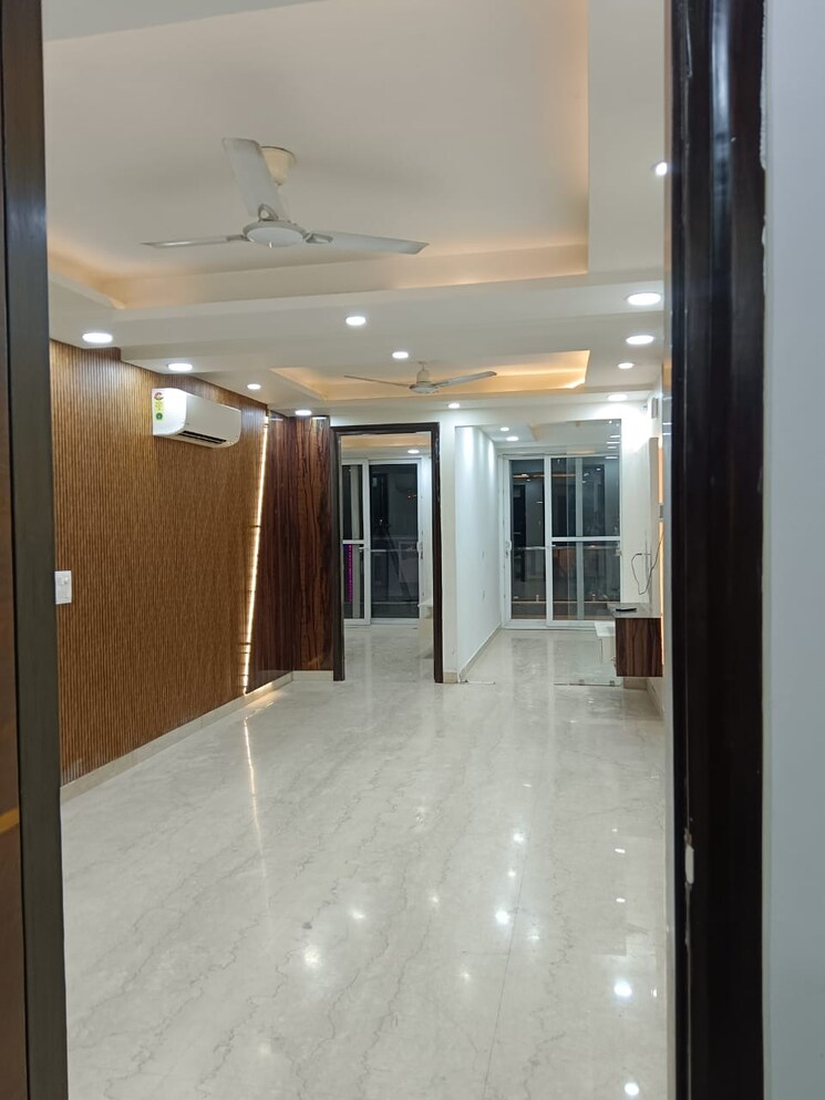 Room, dlf-building-10 3 Bedroom 215 Sq.Yd. Builder Floor In Dlf Phase ii Gurgaon 8860407