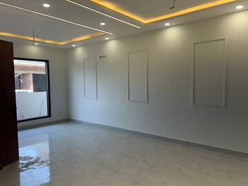 Room in 4 BHK Independent House at Dhakoli – for Sale