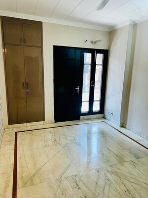 Room in 3 BHK Builder Floor at Greater Kailash I – for Sale
