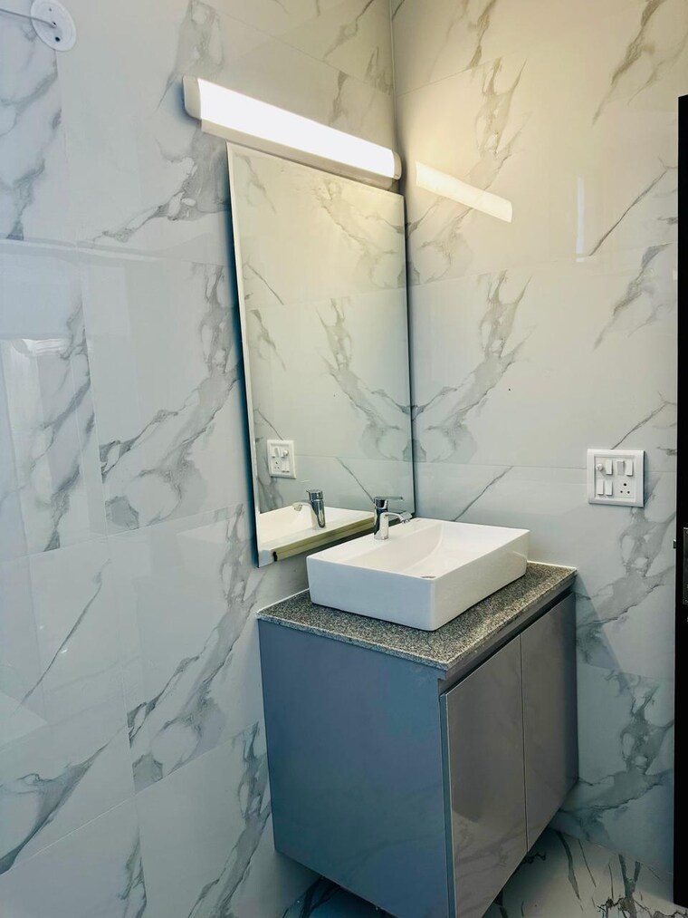 Bathroom, greater kailash i 3 Bedroom 1900 Sq.Ft. Builder Floor In Greater Kailash I Delhi 8860416