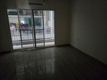 Room in 4 BHK Apartment at Uchdpl Veridia Oakwood Enclave, Wave City – for Rent
