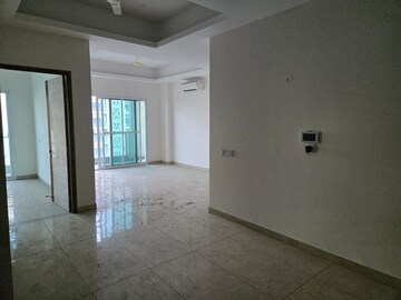Room in 4 BHK Apartment at Uchdpl Veridia Oakwood Enclave, Wave City – for Rent