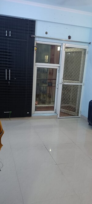 Room in 2 BHK Apartment at Aims Golf City, Sector 75 – for Sale
