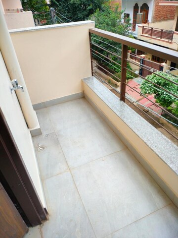 Balcony in 2 BHK Builder Floor at Sector 40 – for Rent