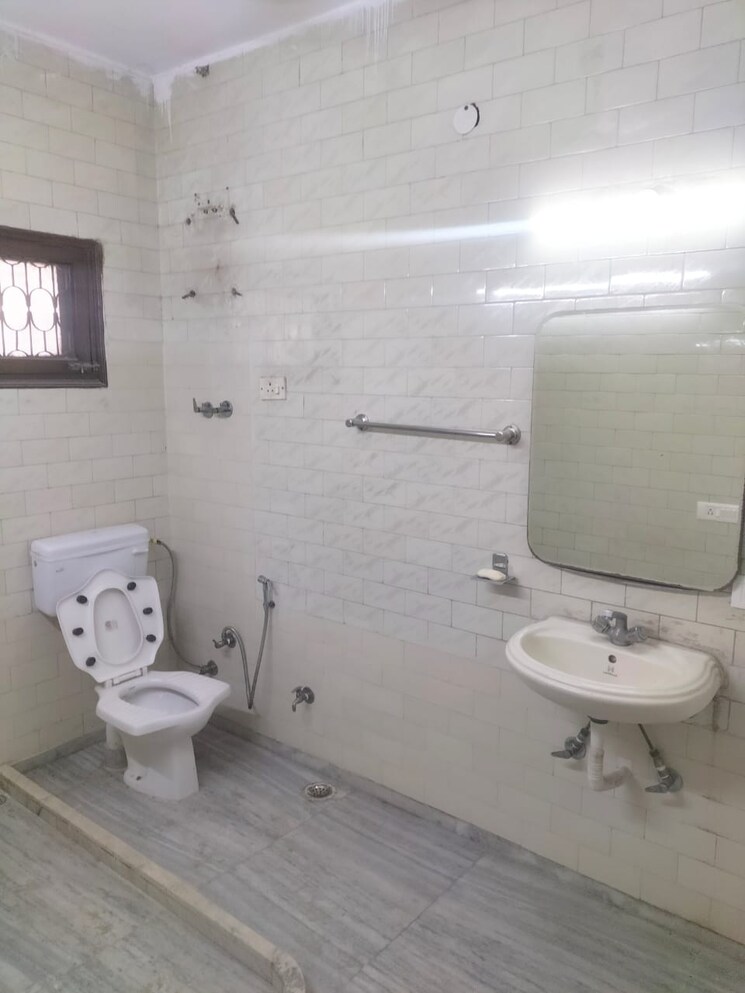 Bathroom, greater kailash i 3 Bedroom 2000 Sq.Ft. Builder Floor In Greater Kailash I Delhi 8860518