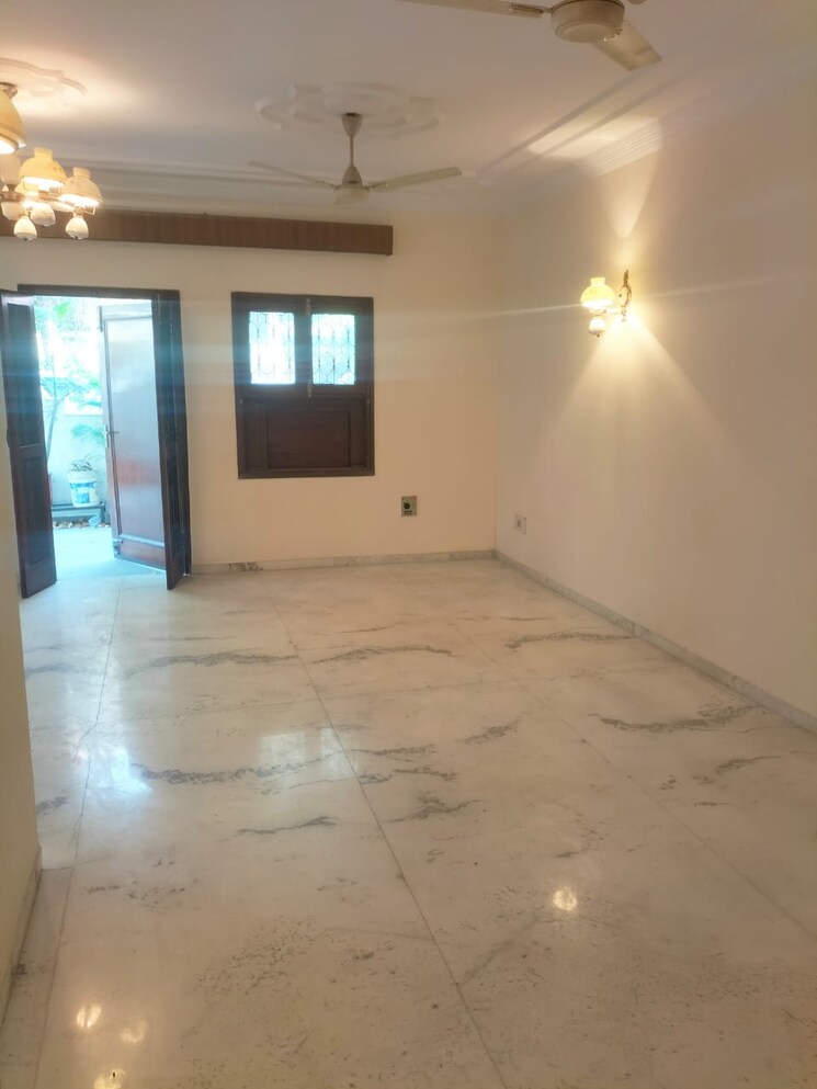 Room, greater kailash i 3 Bedroom 2000 Sq.Ft. Builder Floor In Greater Kailash I Delhi 8860518