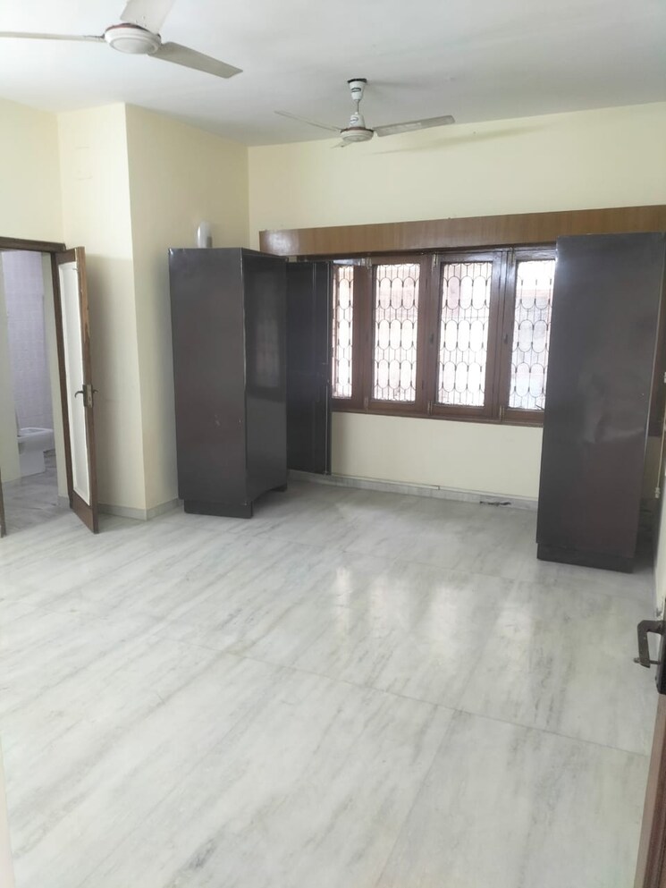 Room, greater kailash i 3 Bedroom 2000 Sq.Ft. Builder Floor In Greater Kailash I Delhi 8860518