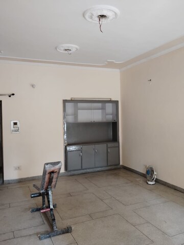 Room in 3 BHK Independent House at Sector 19 – for Rent