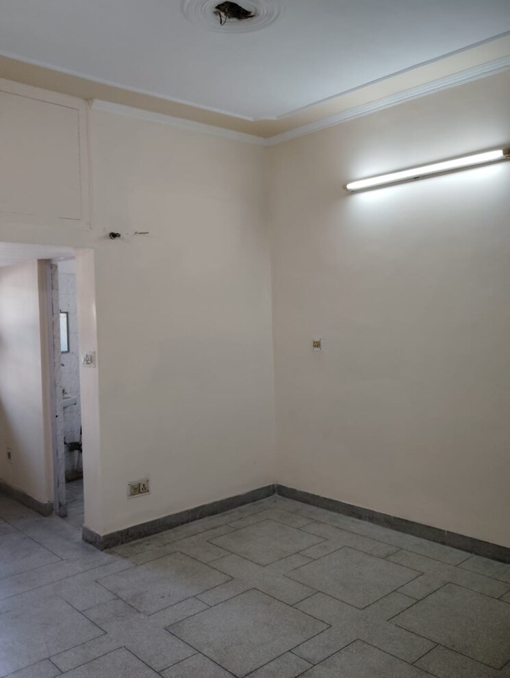 Room, sector 19 3 Bedroom 2150 Sq.Ft. Independent House In Sector 19 Faridabad 8860558