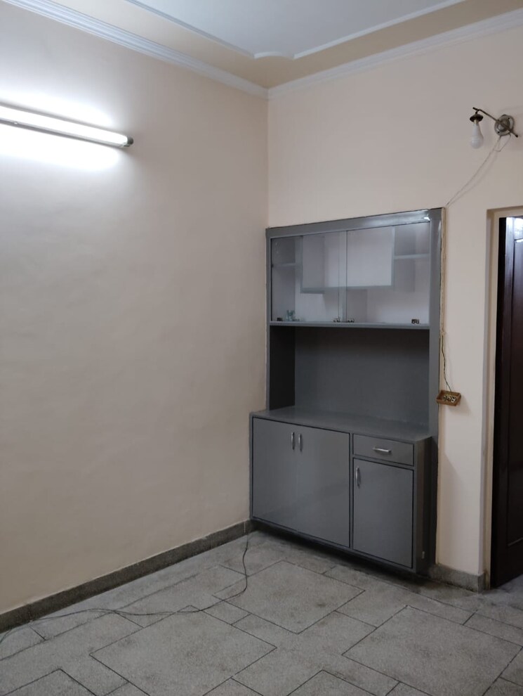 Room, sector 19 3 Bedroom 2150 Sq.Ft. Independent House In Sector 19 Faridabad 8860558