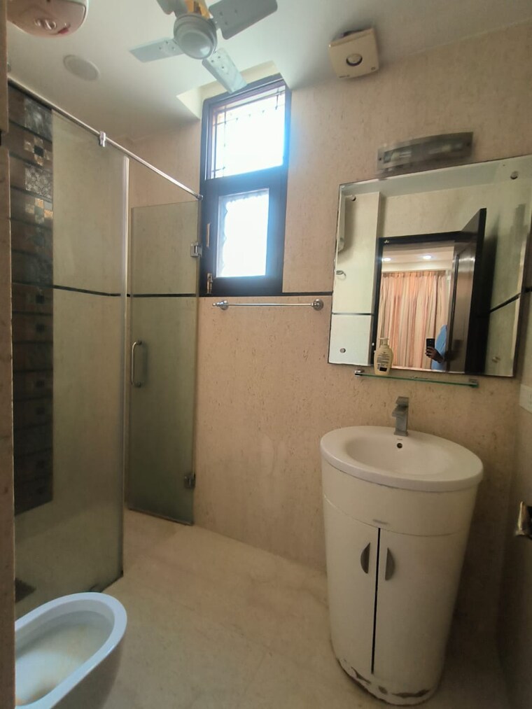 Bathroom, defence colony 3 Bedroom 2800 Sq.Ft. Builder Floor In Defence Colony Delhi 8860637