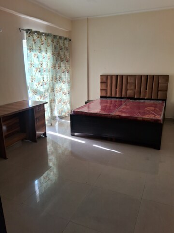 Furnished Amenities in 3.5 BHK Apartment at Aims Golf City, Sector 75 – for Sale