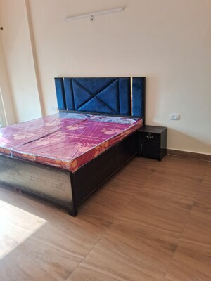 Furnished Amenities in 3.5 BHK Apartment at Aims Golf City, Sector 75 – for Sale