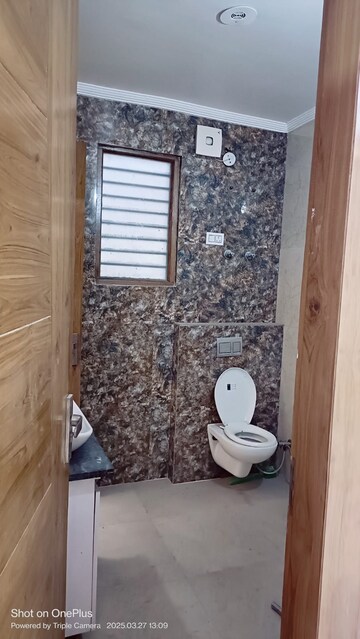 Master Bedroom in 3 BHK Builder Floor at Sector 37 – for Rent