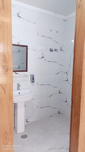 Furnished Amenities in 3 BHK Builder Floor at Sector 37 – for Rent