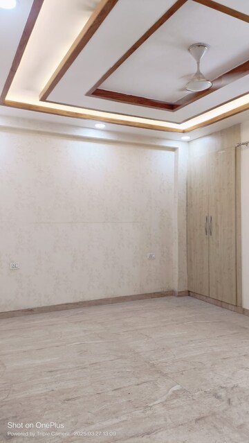 Room in 3 BHK Builder Floor at Sector 37 – for Rent