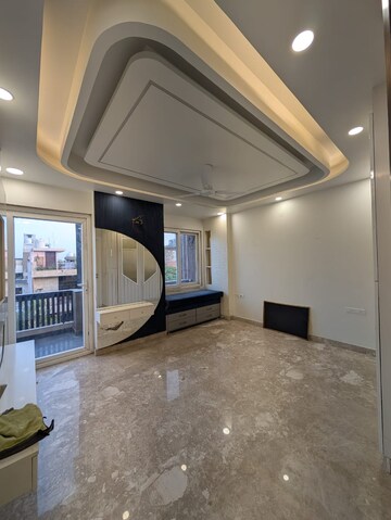 Parking in 3 BHK Builder Floor at Rajouri Garden – for Rent