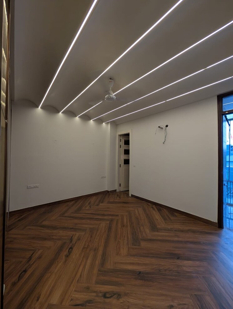 Room, rajouri garden 3 Bedroom 200 Sq.Yd. Builder Floor In Rajouri Garden Delhi 8860732