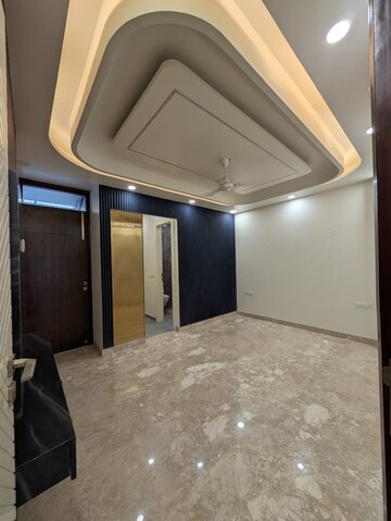 Room in 3 BHK Builder Floor at Rajouri Garden – for Rent
